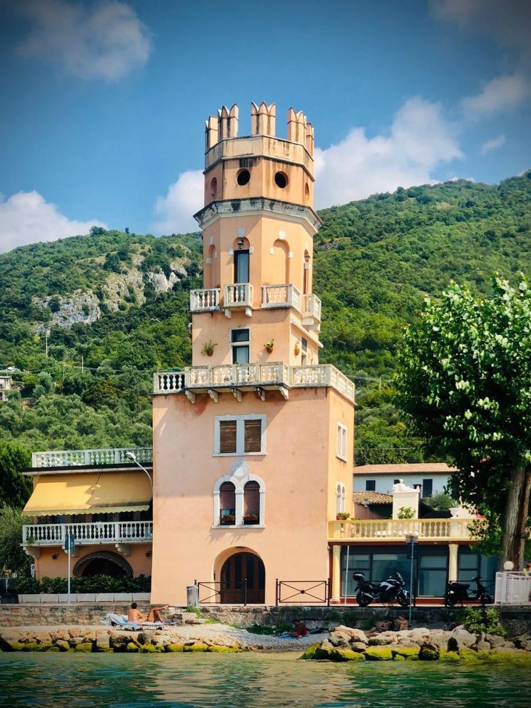 3 bedrooms Penthouse in Torri del Benaco, Italy No. 395741