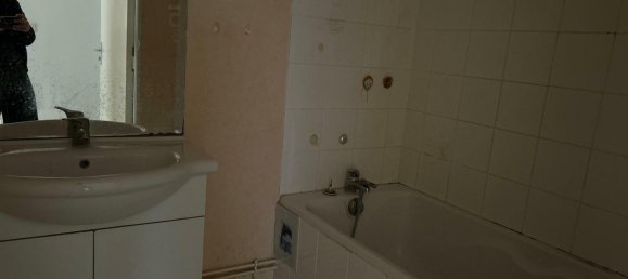2 chambres Appartement à Saint-Amand-Montrond, France No. 349727 4