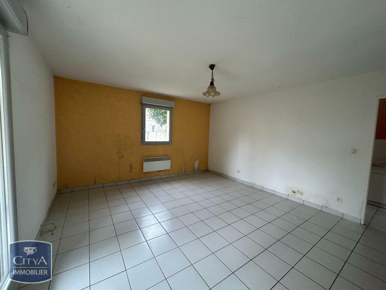 2 chambres Appartement à Saint-Amand-Montrond, France No. 349727