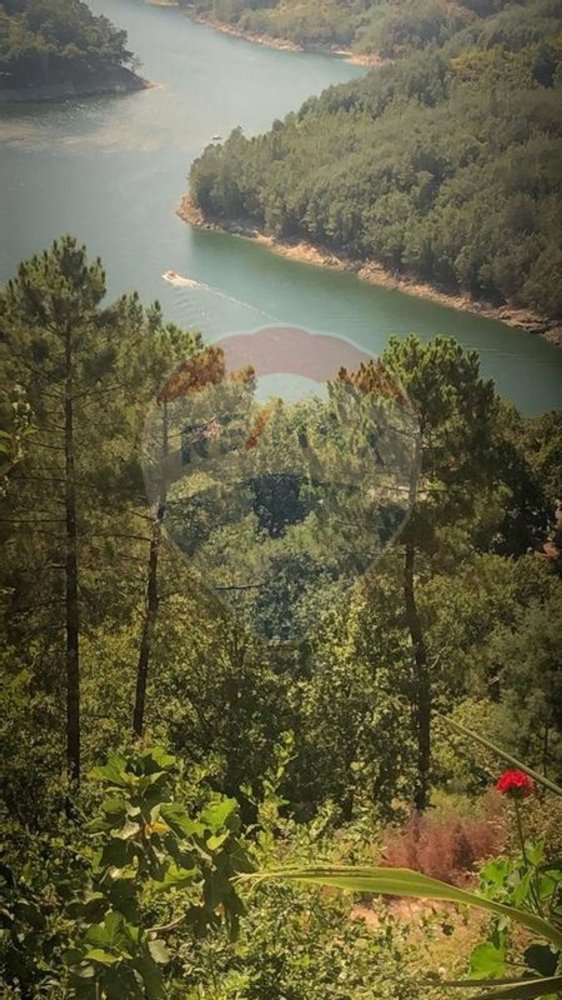 Земельный участок 5400м² в Louredo, Португалия № 36377