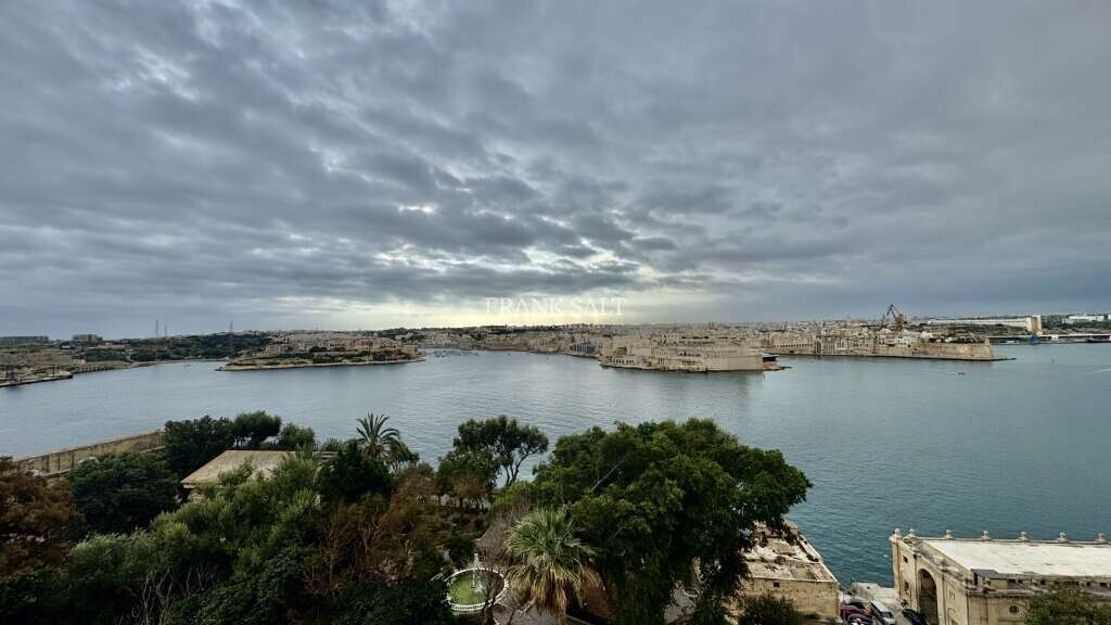 Apartamento de 3 dormitorios en Valletta, Malta No. 493