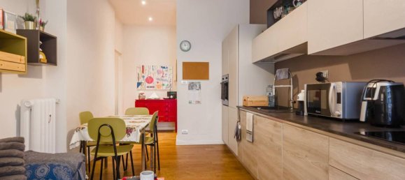 2 bedrooms Apartment in Turin, Italy No. 264126 3