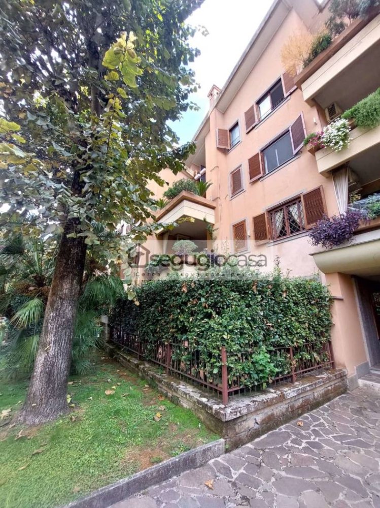 2 bedrooms Apartment in Rome, Italy No. 363971