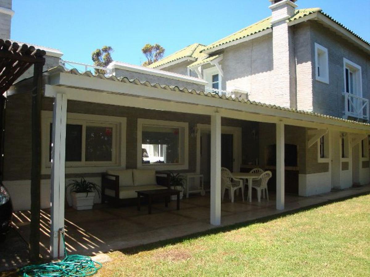 2 bedrooms House in Maldonado, Uruguay No. 1824