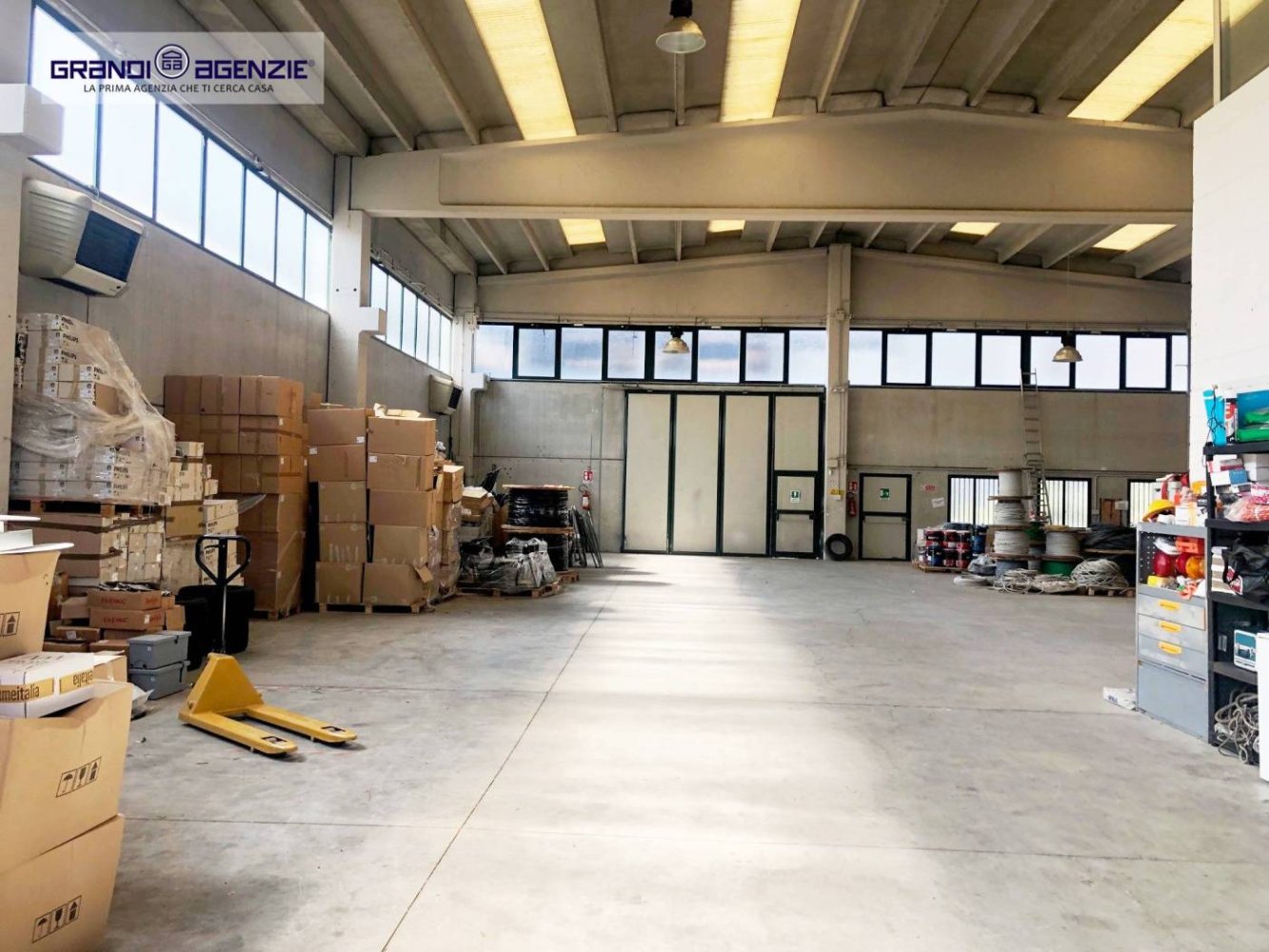 3 rooms Warehouse in Parma, Italy No. 164896