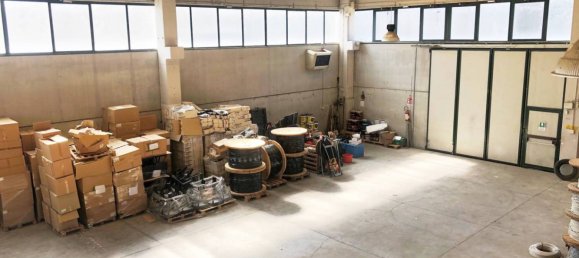 3 rooms Warehouse in Parma, Italy No. 164896 2