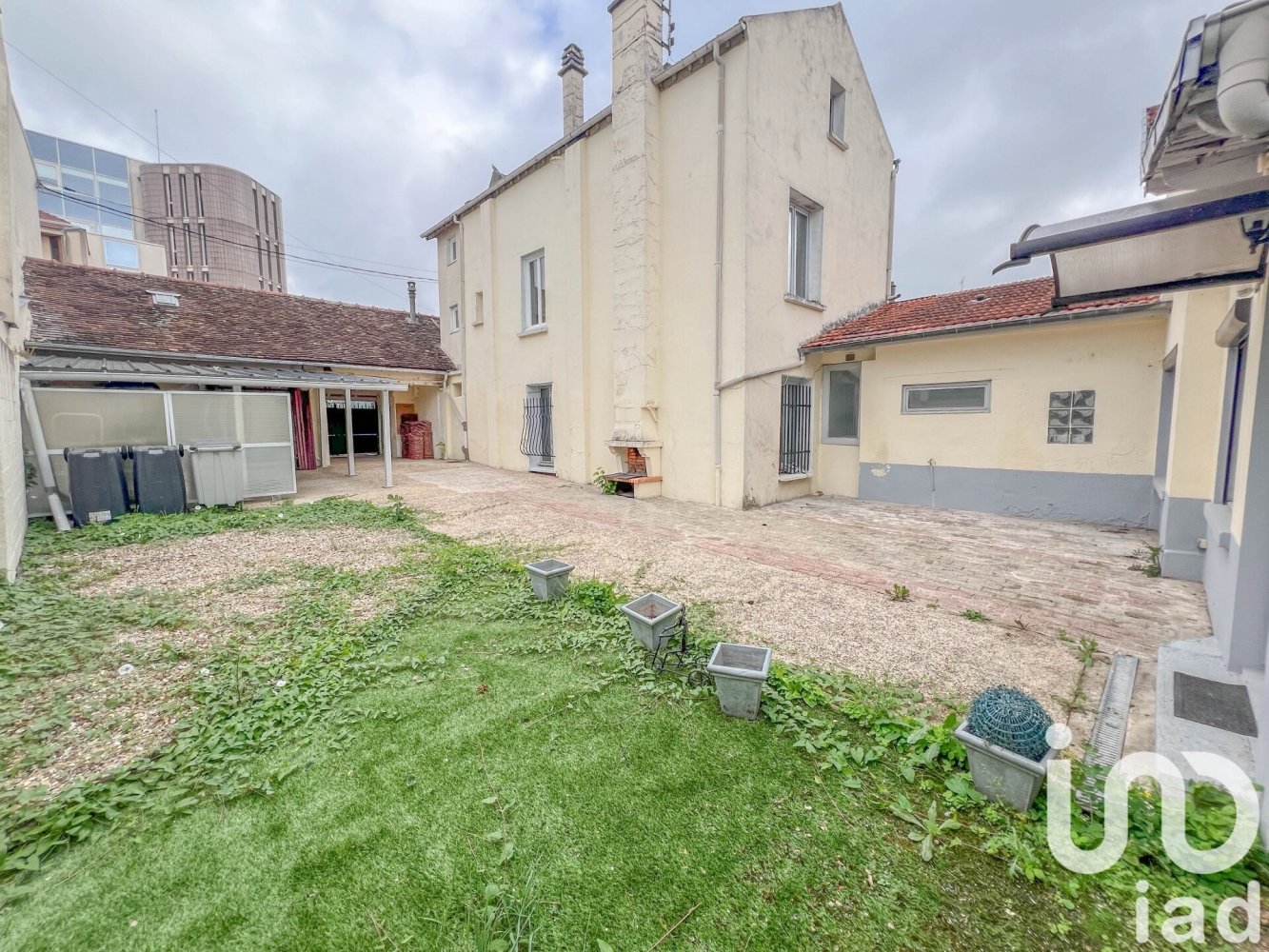 3 bedrooms Building in Meaux, France No. 345806