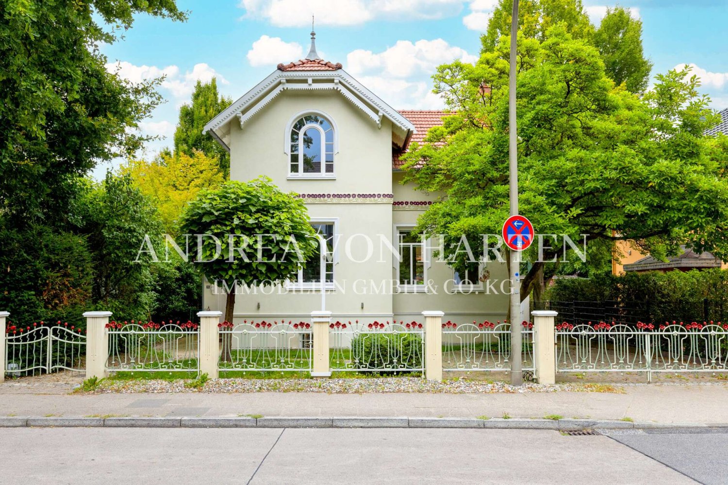 Здание с 8 комнатами в Вандсбек, Германия № 323742