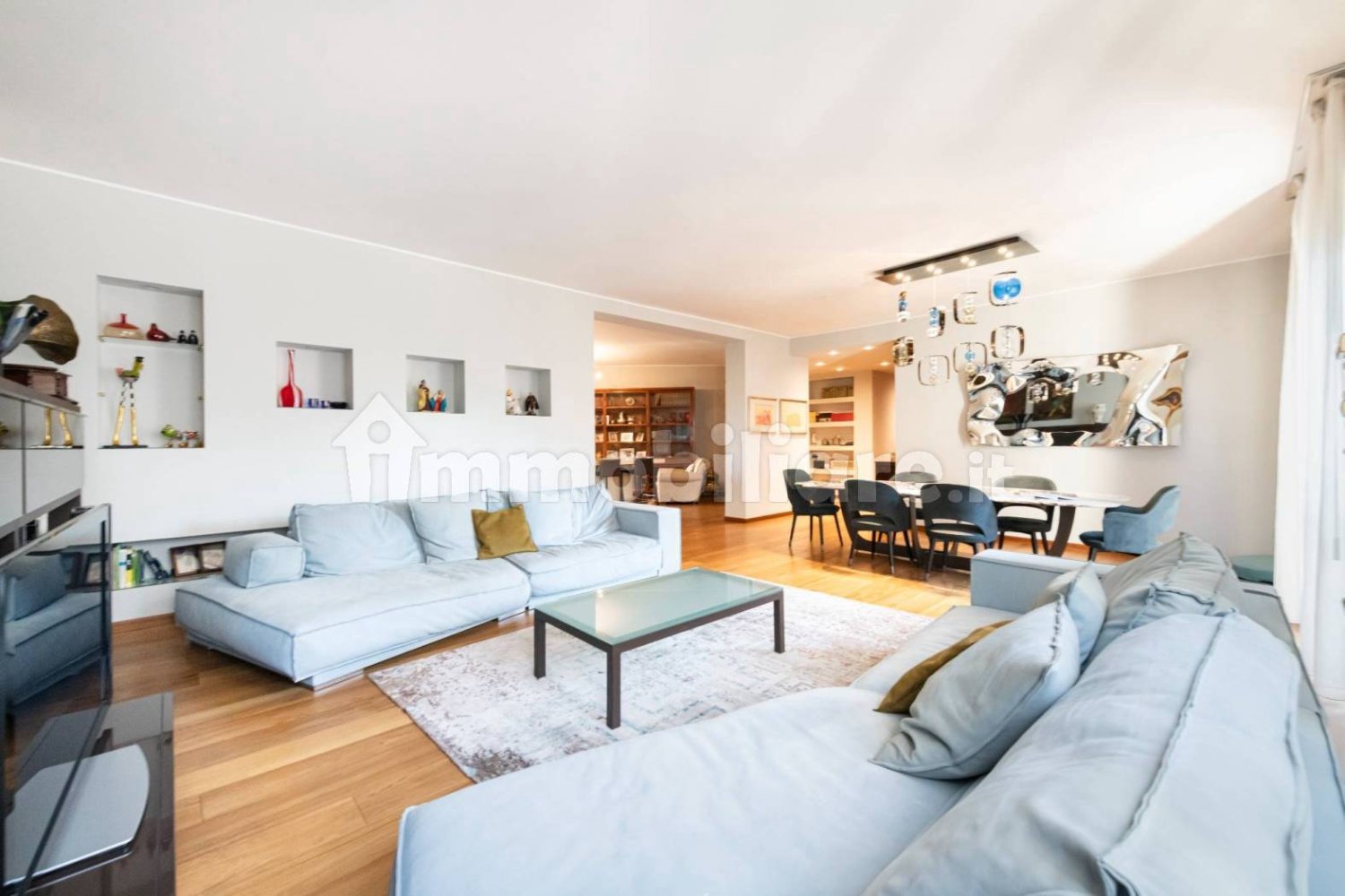 3 bedrooms Apartment in Milan, Italy No. 331047