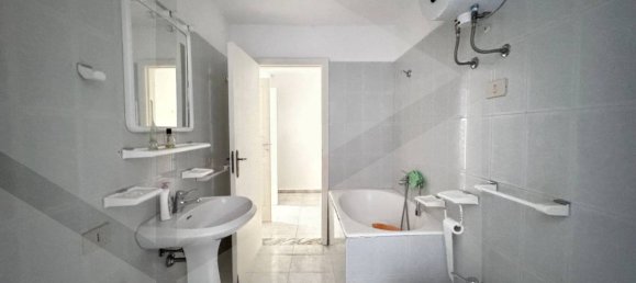 Дом с 3 комнатами в Остуни, Италия № 31410 7