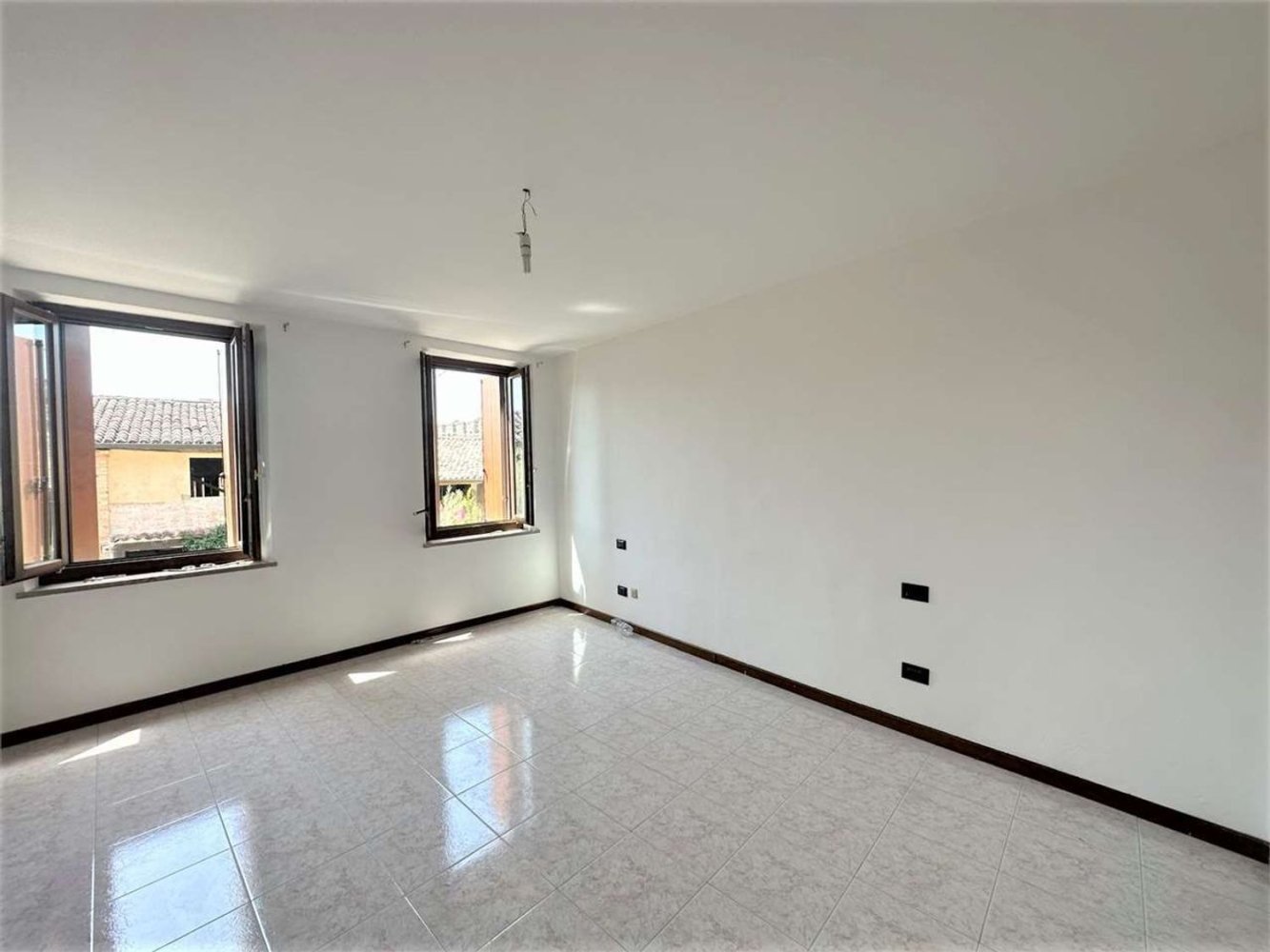 Дом с 5 комнатами в Соаве, Италия № 276465