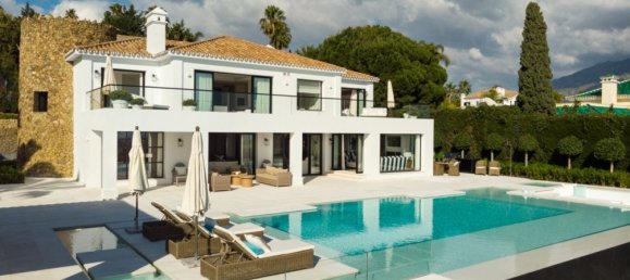 5 bedrooms Villa in Marbella, Spain No. 110344 3