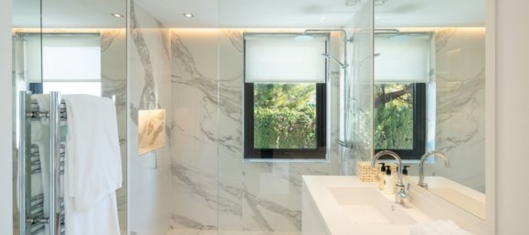 5 bedrooms Villa in Marbella, Spain No. 110344 21