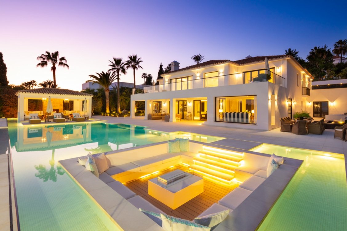 5 bedrooms Villa in Marbella, Spain No. 110344