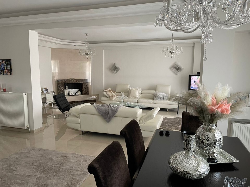 Propiedad comercial de 4 dormitorios en Thessaloniki, Greece No. 2257