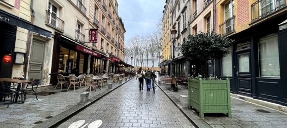 38m² Commercial property in Versailles, France No. 188923 7