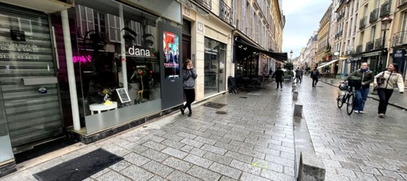 38m² Commercial property in Versailles, France No. 188923 6