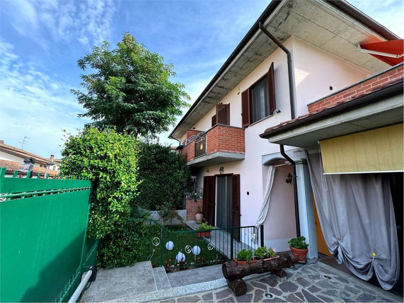 4 bedrooms Villa in Retorbido, Italy No. 400360