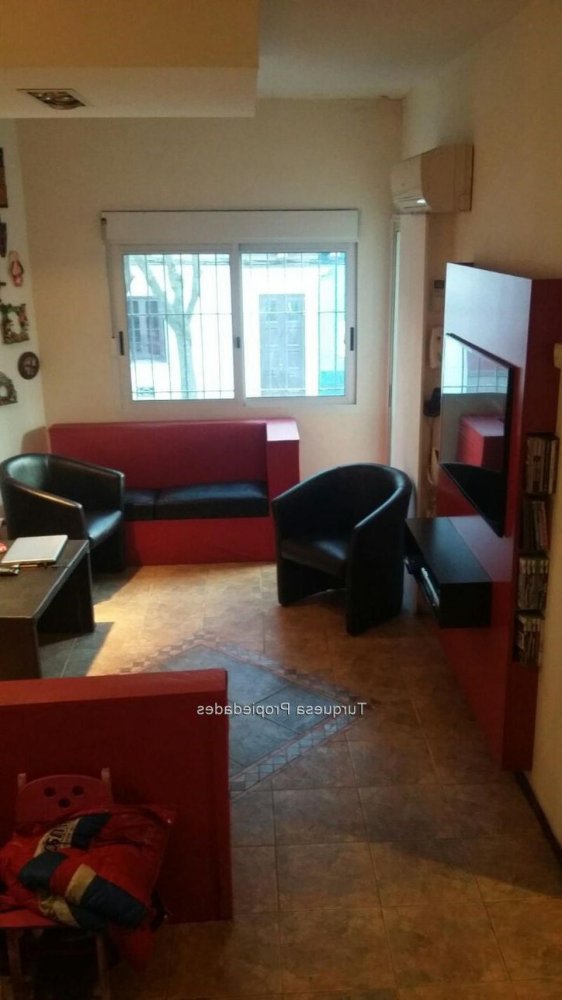 2 bedrooms House in Montevideo, Uruguay No. 2585