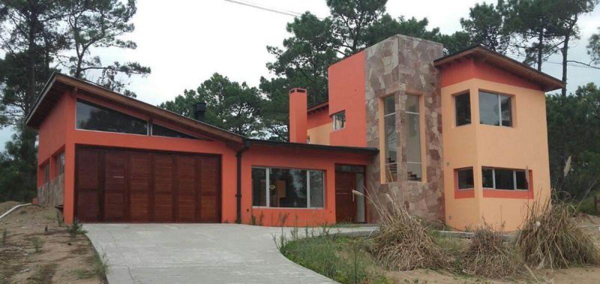 4 bedrooms House in Mar del Plata, Argentina No. 83350