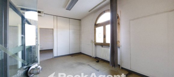 5 rooms Commercial property in Genoa, Italy No. 272206 10