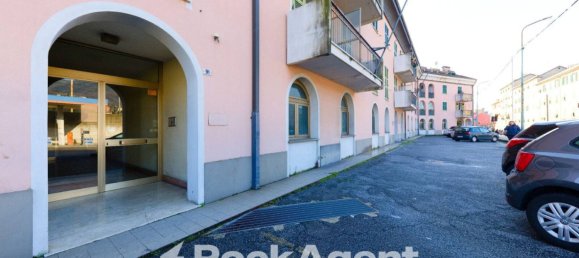 5 rooms Commercial property in Genoa, Italy No. 272206 3