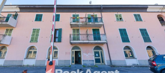 5 rooms Commercial property in Genoa, Italy No. 272206 2