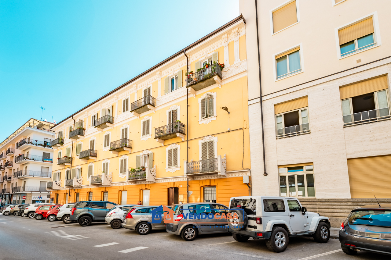 Квартира с 3 комнатами в Кунео, Италия № 374407