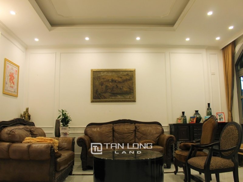 Villa de 4 dormitorios en Long Bien, Vietnam No. 834