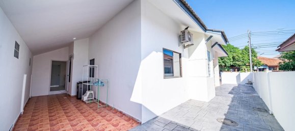 5 bedrooms Villa in Pattaya, Thailand No. 71998 22