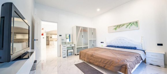 5 bedrooms Villa in Pattaya, Thailand No. 71998 20