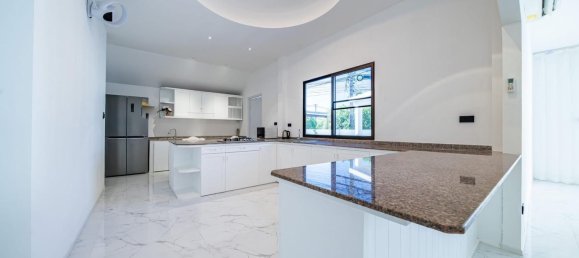 5 bedrooms Villa in Pattaya, Thailand No. 71998 6