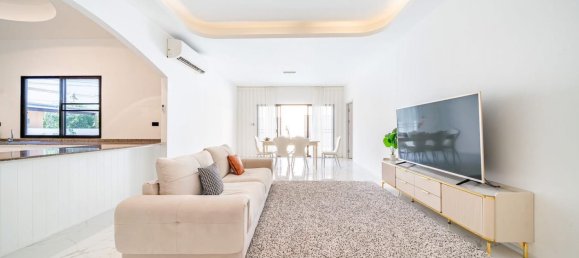 5 bedrooms Villa in Pattaya, Thailand No. 71998 4