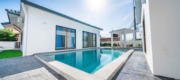 5 bedrooms Villa in Pattaya, Thailand No. 71998 2