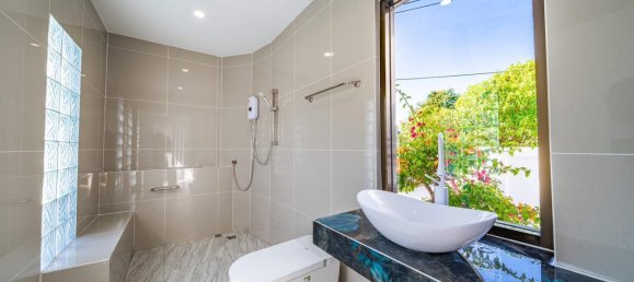 5 bedrooms Villa in Pattaya, Thailand No. 71998 17