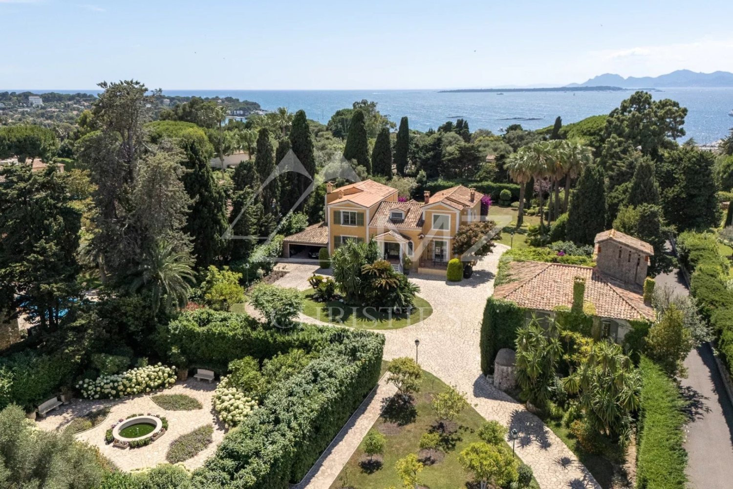 10 bedrooms Villa in Antibes, France No. 349443