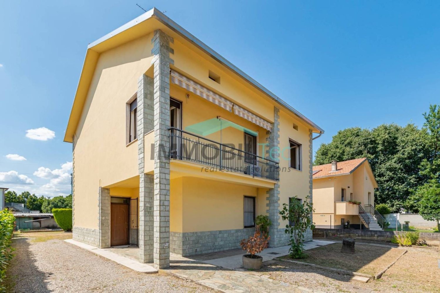 2 bedrooms Villa in Caronno Pertusella, Italy No. 258086