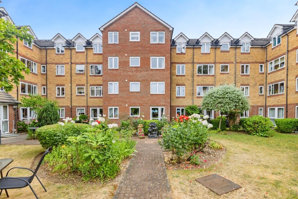 2 bedrooms House in Watford, United Kingdom No. 6157