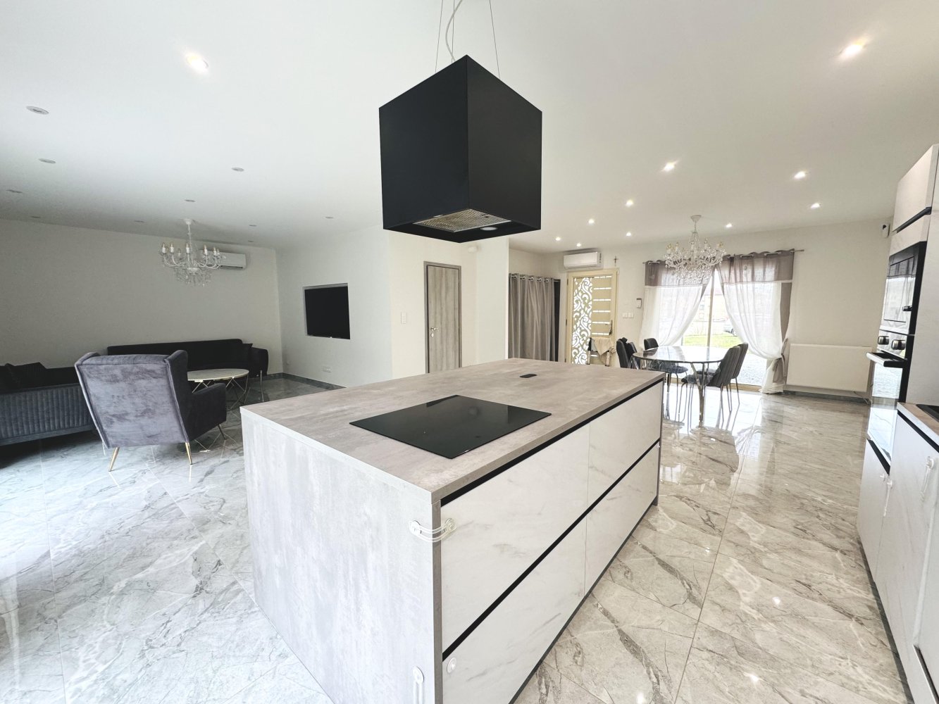 3 bedrooms Villa in Briennon, France No. 206669