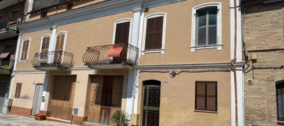 8 bedrooms House in Morrovalle, Italy No. 336718 3