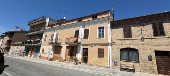 8 bedrooms House in Morrovalle, Italy No. 336718 4