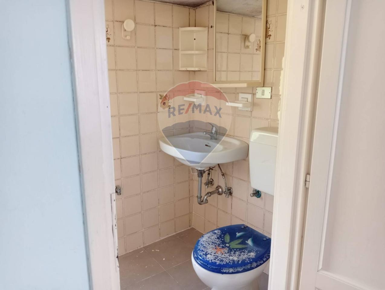 Дом с 6 комнатами в Поньо, Италия № 128703