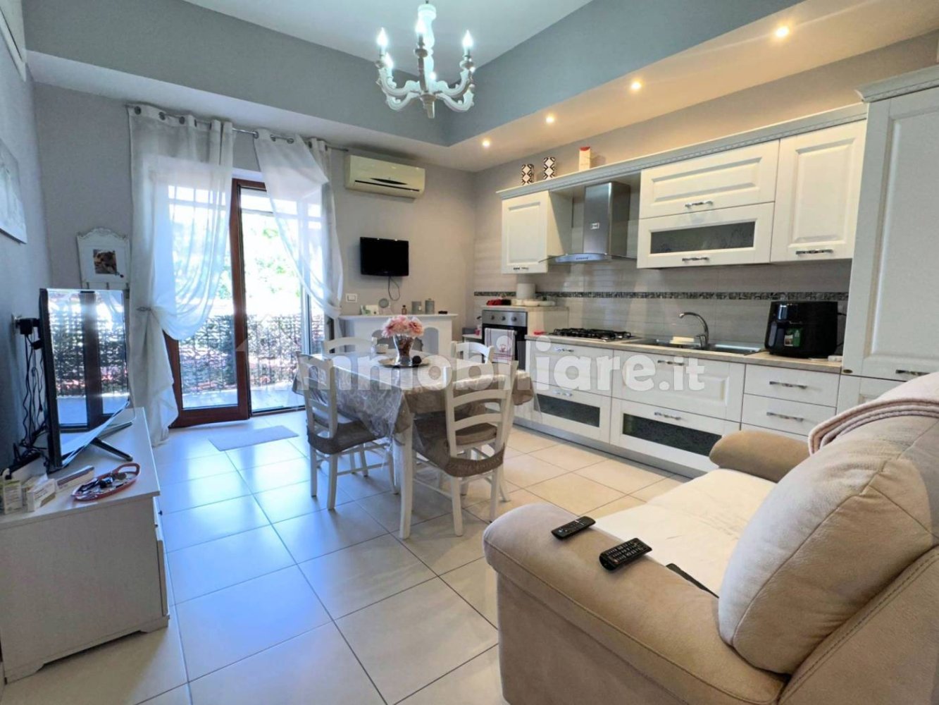 Квартира с 1 спальней в Неаполь, Италия № 329728