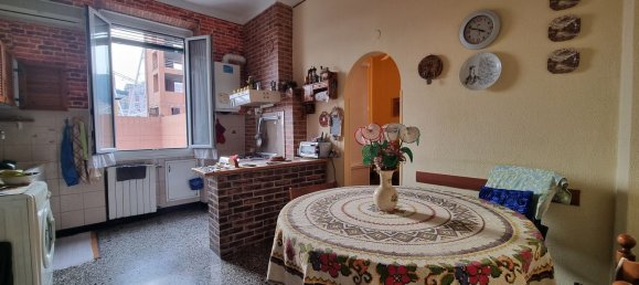 3 rooms Apartment in Genoa, Italy No. 35832 3
