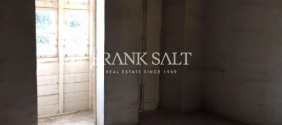 220m² Office in Paola, Malta No. 11884 2