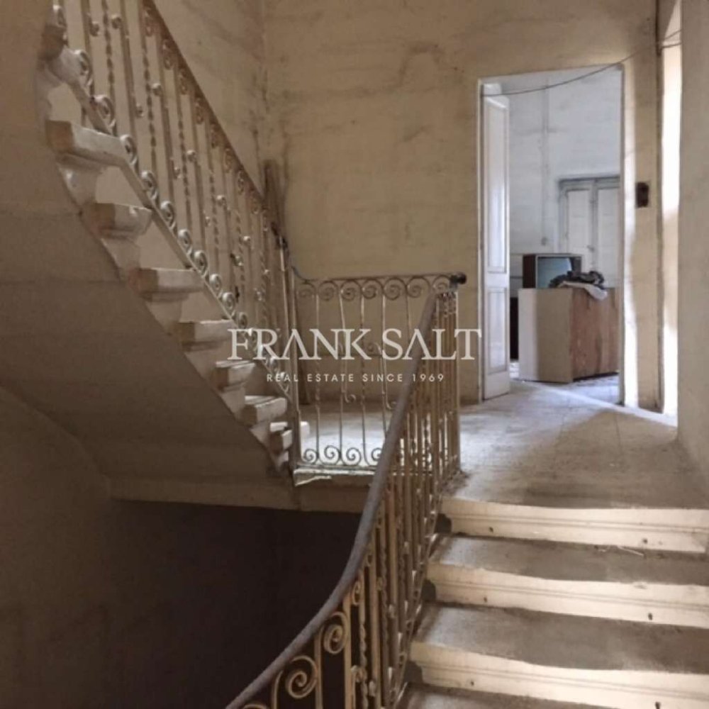 220m² Office in Paola, Malta No. 11884