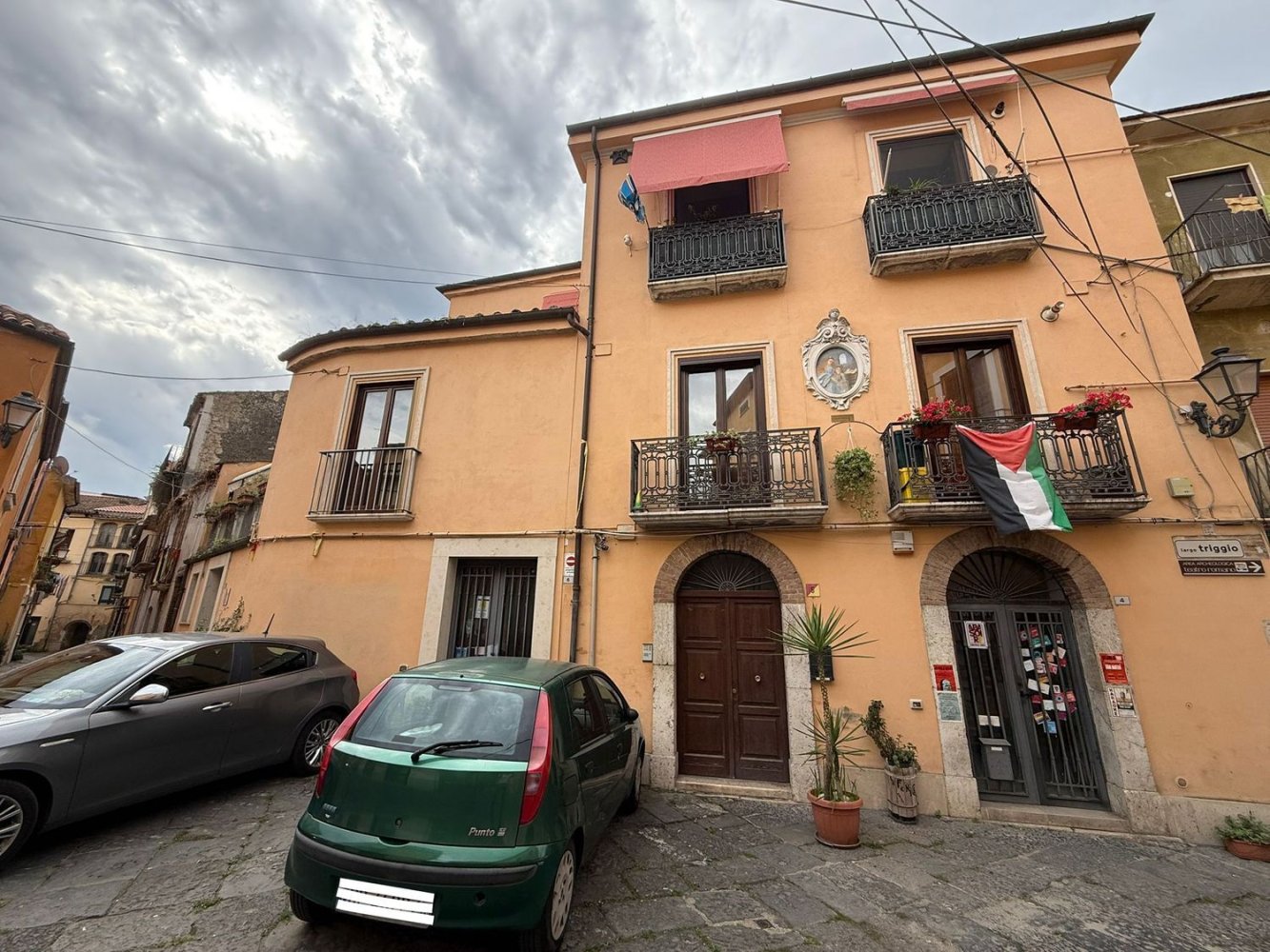 Квартира с 3 спальнями в Беневенто, Италия № 356268