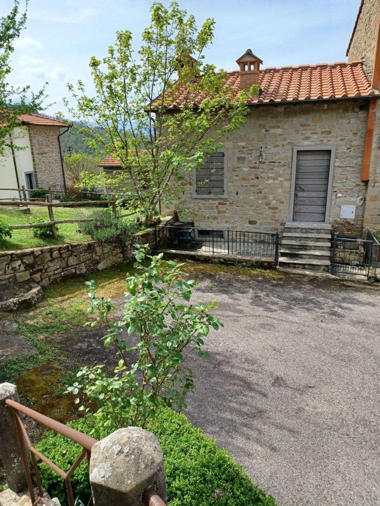 Дом с 5 комнатами в Ареццо, Италия № 252010