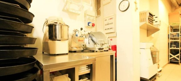 140m² Commercial property in Brescia, Italy No. 151346 9