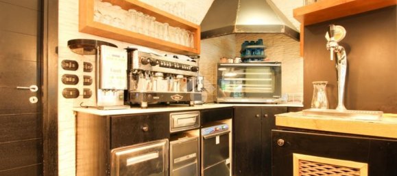 140m² Commercial property in Brescia, Italy No. 151346 6